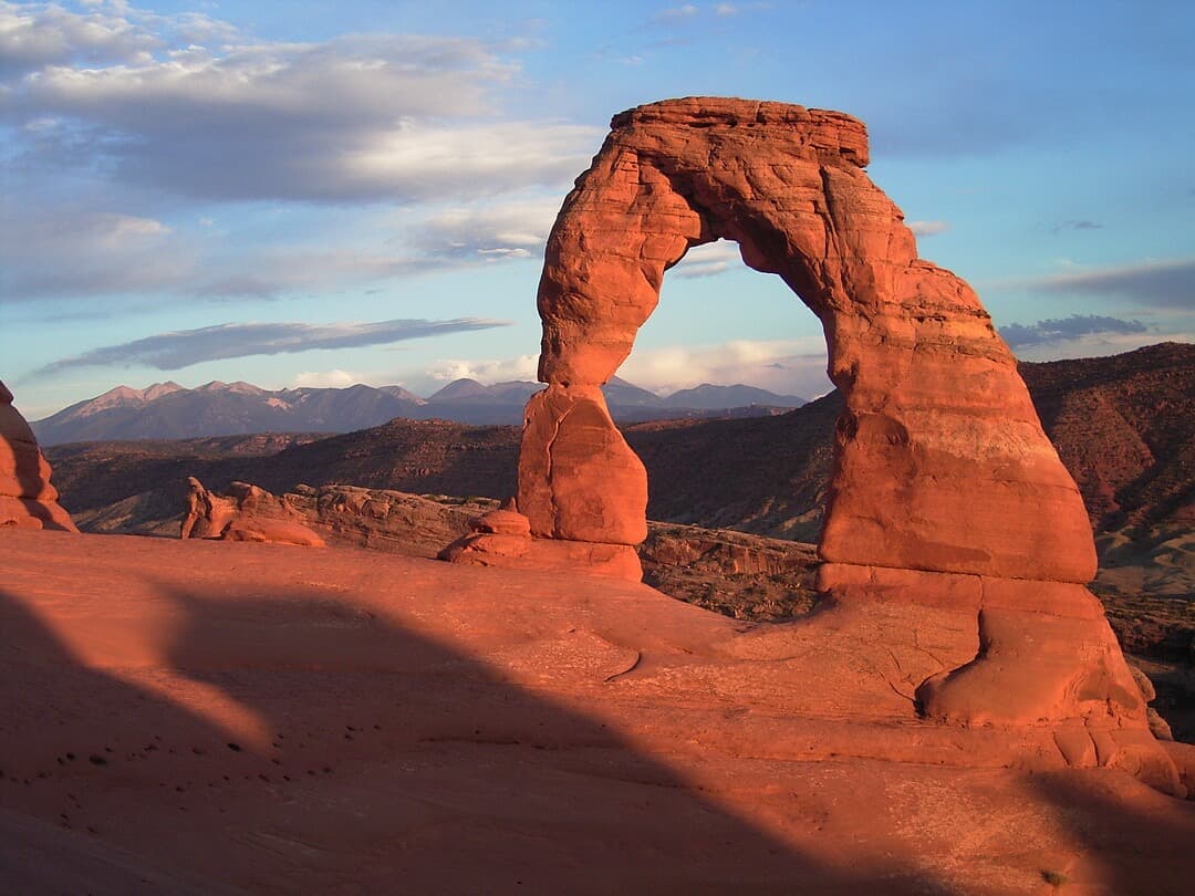 Picture of Delicate Arch with background of La Sal Mountains